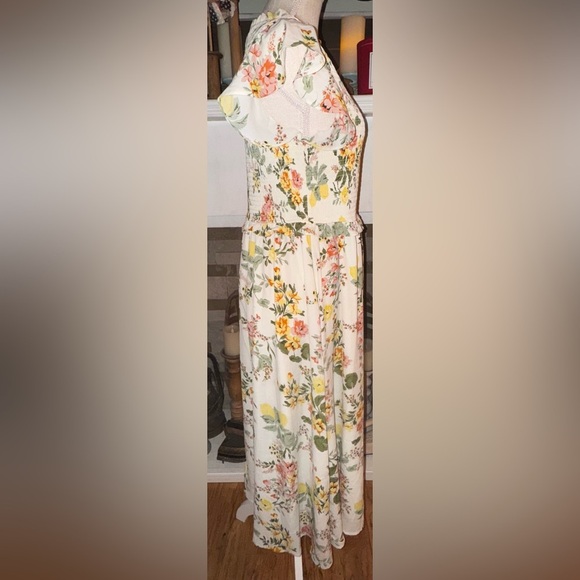 Sugarlips Floral Smocked midi+ Dress. Size large. EUC. - Picture 2 of 13